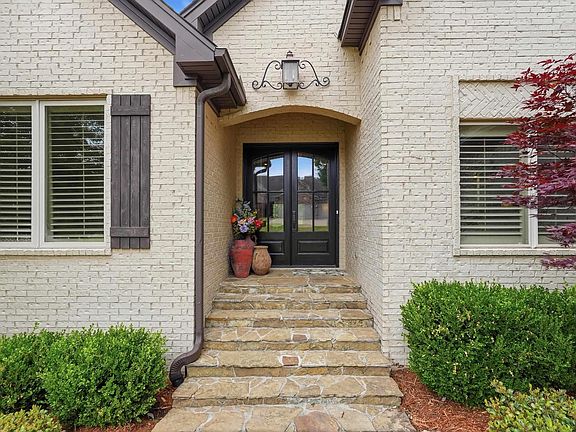 2nd image of 32 Winthrop Point