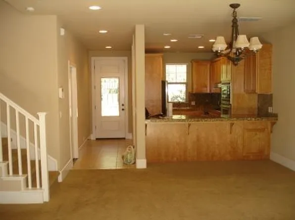 2707 5th St, Davis, CA 95618