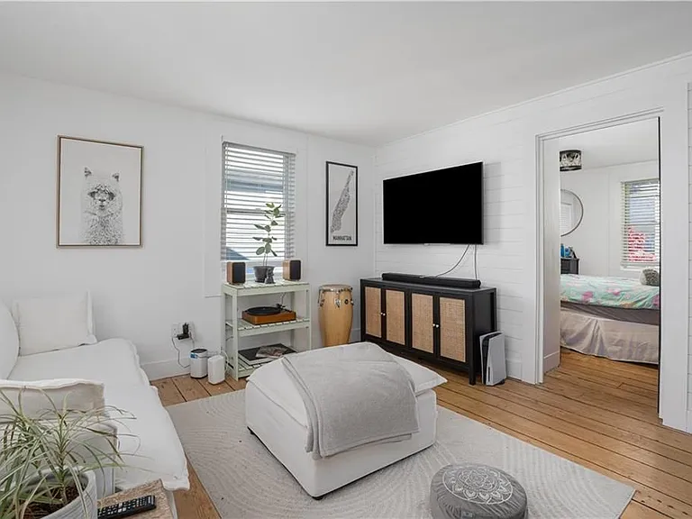 23 Holland St #2 — Photo 2