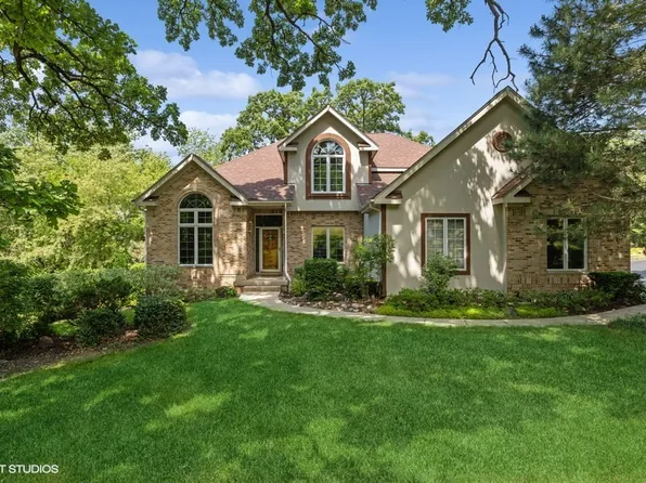 7413 Edgewood Ct, Spring Grove, IL 60081