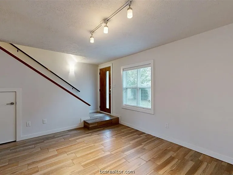 505 Boyett St #D1 — Photo 3