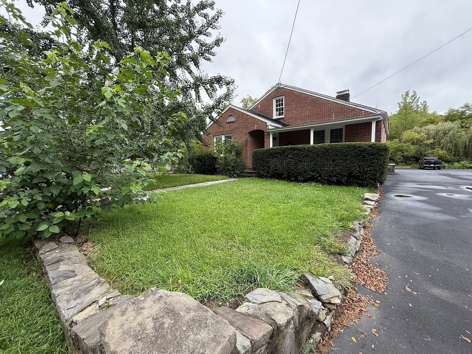 85 E Main St — Photo 2