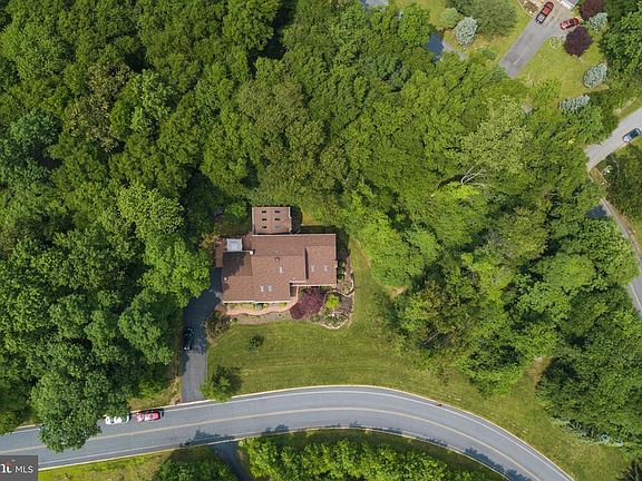 4th image of 30 Robin Lea Ln