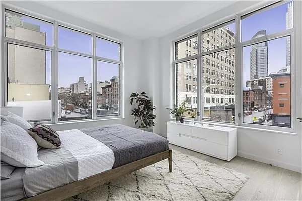 Rented by New York Casas Ltd. | media 11