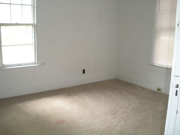 3rd image of 621 S Harlan Ave