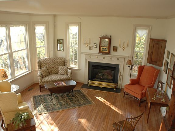 Living Room w/Fireplace