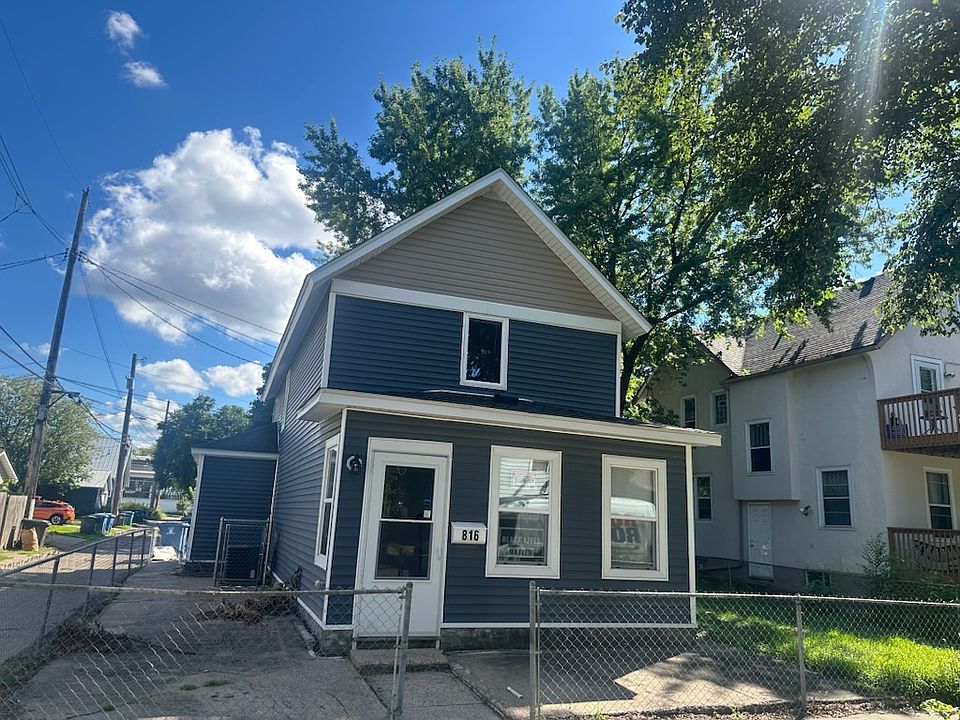 1st image of 816 18 1/2 Ave NE