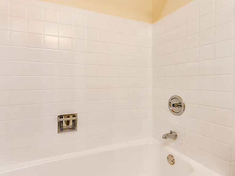 Raleigh Scholls | Bathroom