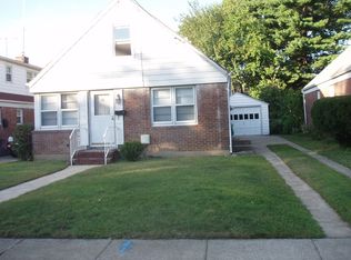 35 Blossom Row, Valley Stream, NY 11580