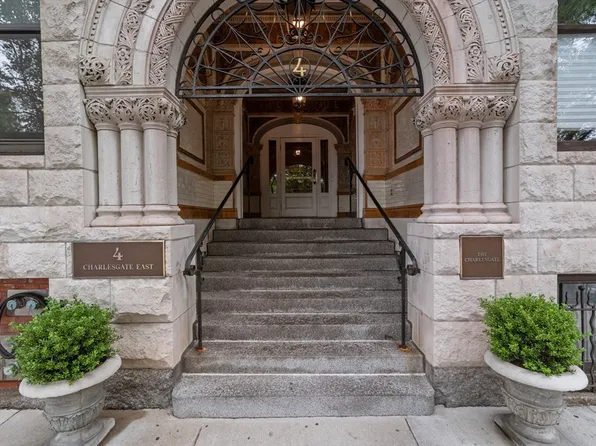 4 Charlesgate E APT 606, Boston, MA 02215