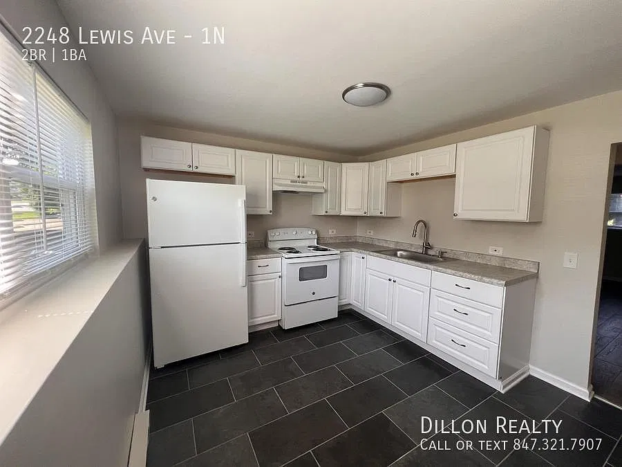 2 bed, 900 sqft, $1,300 — Photo 2