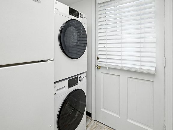3rd image of 2737 Ocean Dr APT 21B