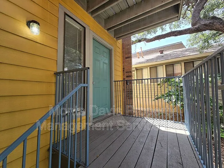513 S Park Dr #201 — Photo 5