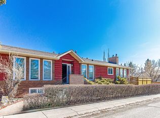 3 Woodfern Dr SW, Calgary, AB T2W4L9