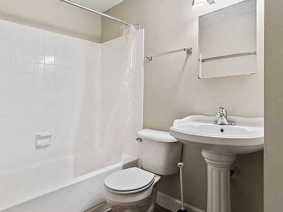 4th image of 3610 Balsam Ave #205