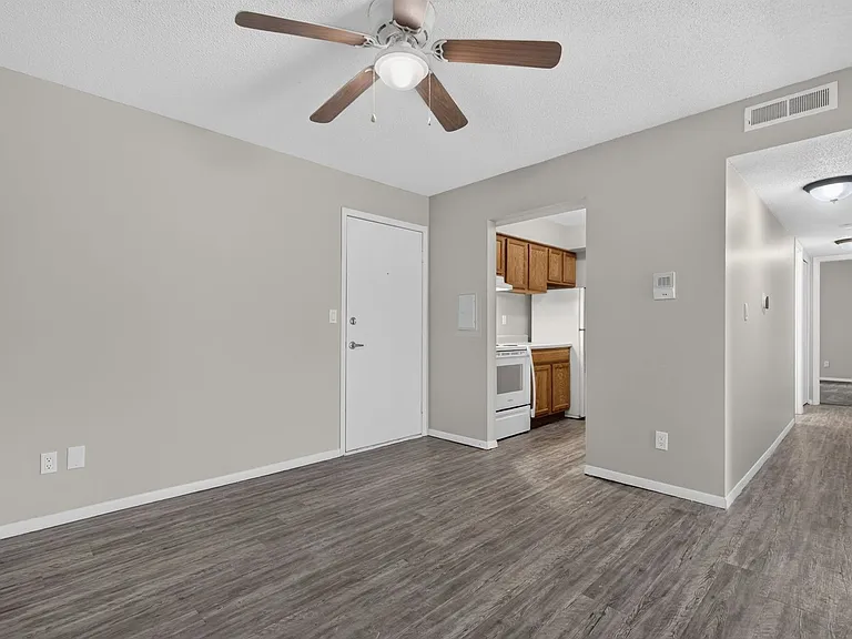 Hollow Hills Apartments — Photo 95