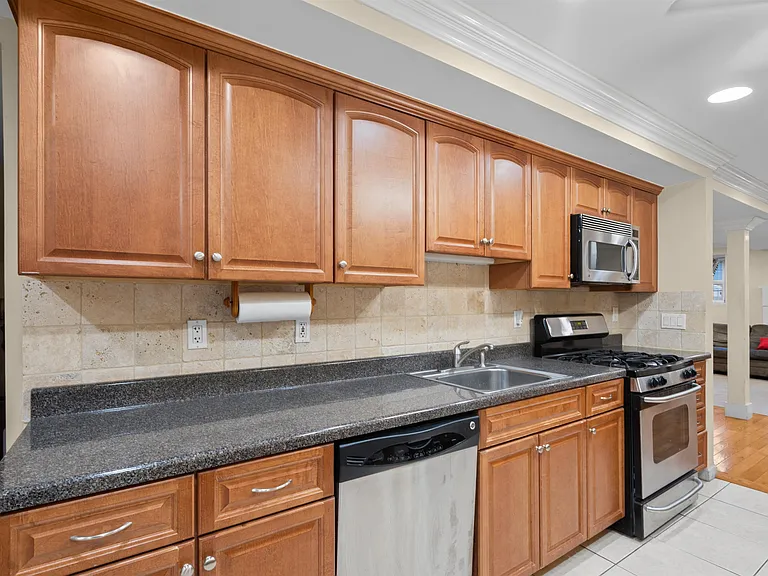 19 Hawthorne Ave #1 — Photo 14