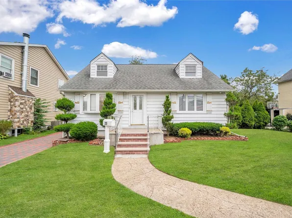 25 N Montgomery Street, Valley Stream, NY 11580