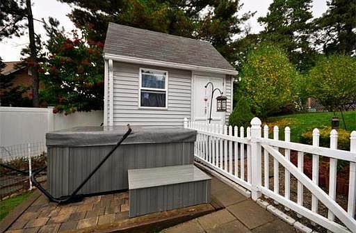 4th image of 31 Village West Trl