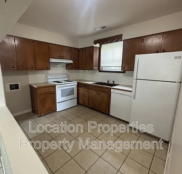 2428 Cedarwood Ave #1 — Photo 3