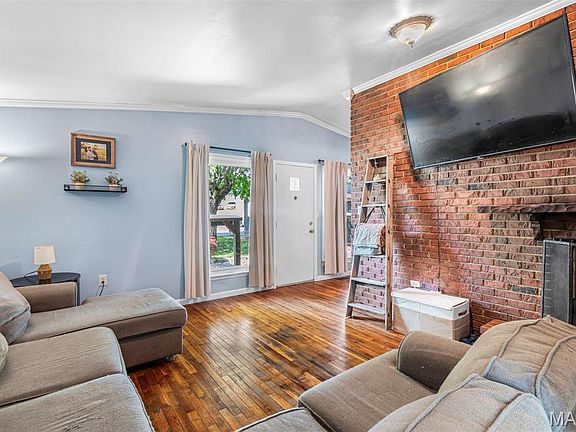 3rd image of 604 Maple St
