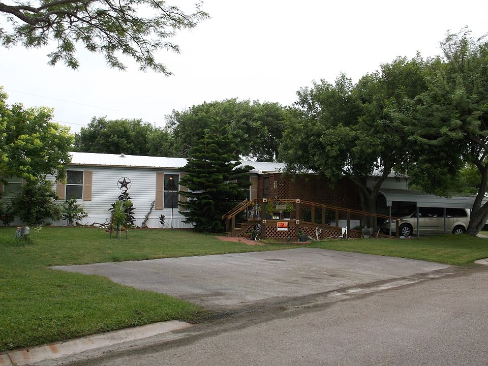 Corner lot, extra parking