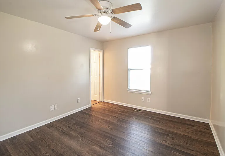 529 Indian Ave — Photo 18