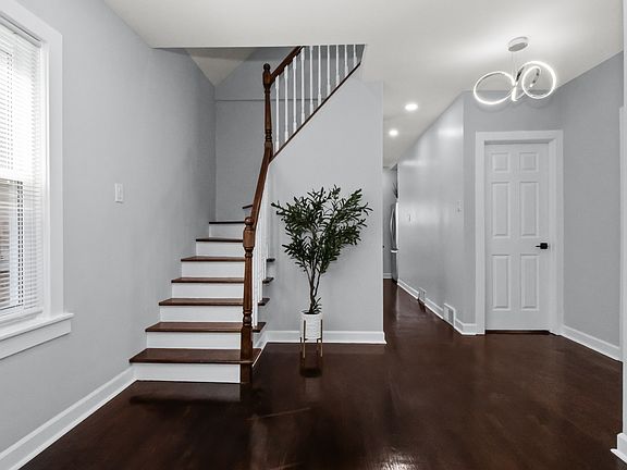 3rd image of 3134 N Lowell Ave #1