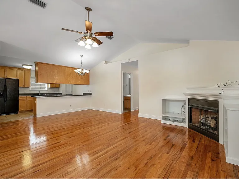 3259 Emerson Ln — Photo 3
