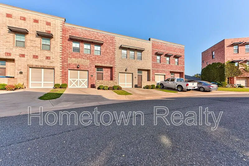 2 bed, 2.0 bath, 1486 sqft, $1,695 — Photo 2