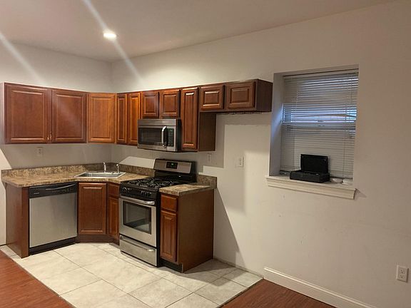 2nd image of 612 N 32nd St APT 1