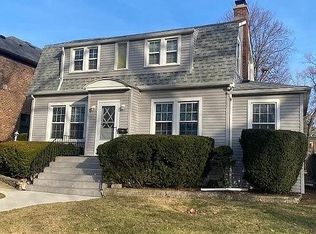 705 S Vine Ave, Park Ridge, IL 60068