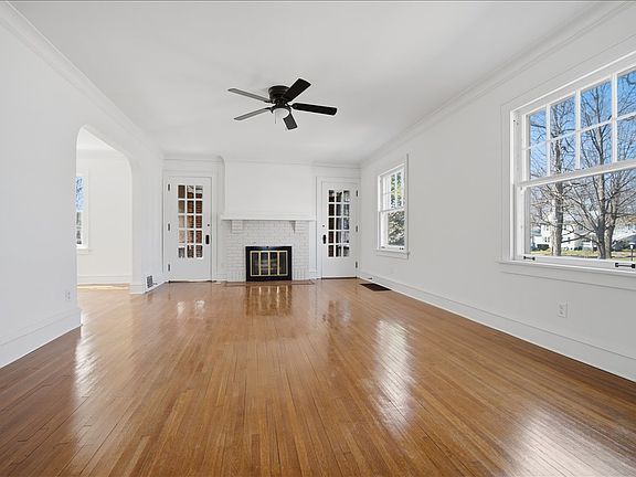 5th image of 503 E Chestnut St