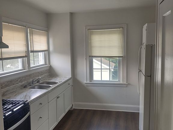 2nd image of 1730 Catalina Ave #2