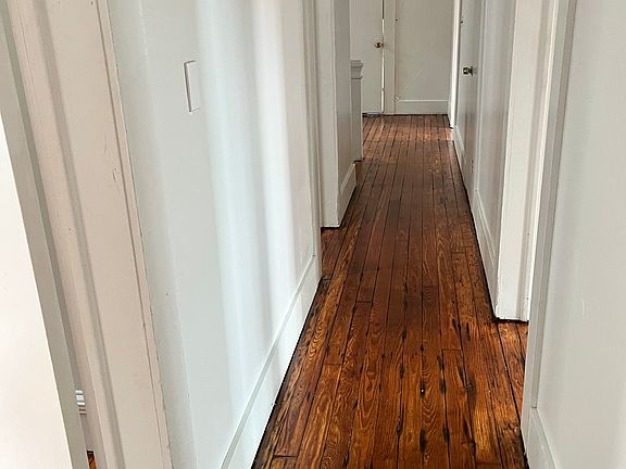 4th image of 117 Fishburne St APT B
