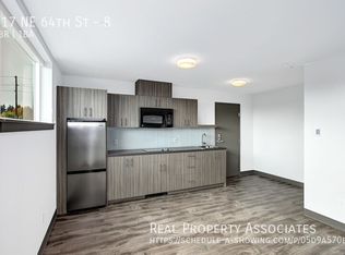 817 NE 64th St UNIT 8, Seattle, WA 98115