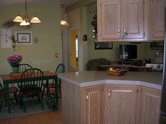 5th image of 245 Barker St