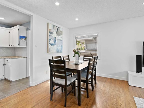 5th image of 20 Mapleburn Dr SE