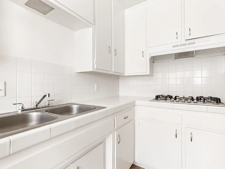 320 Cornell Dr #C — Photo 10