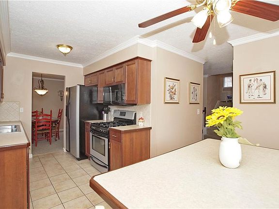 3rd image of 9355 Basswood Dr