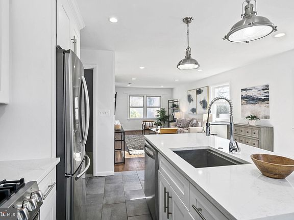 4th image of 1936 N Dinwiddie St