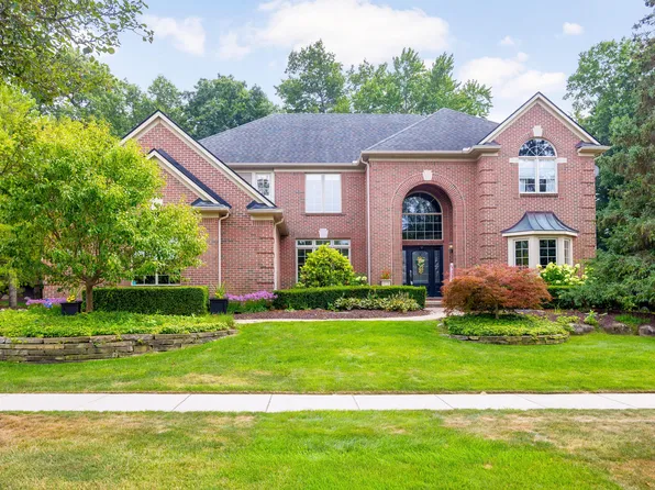 2280 Ivy Hill Dr, Commerce Township, MI 48382