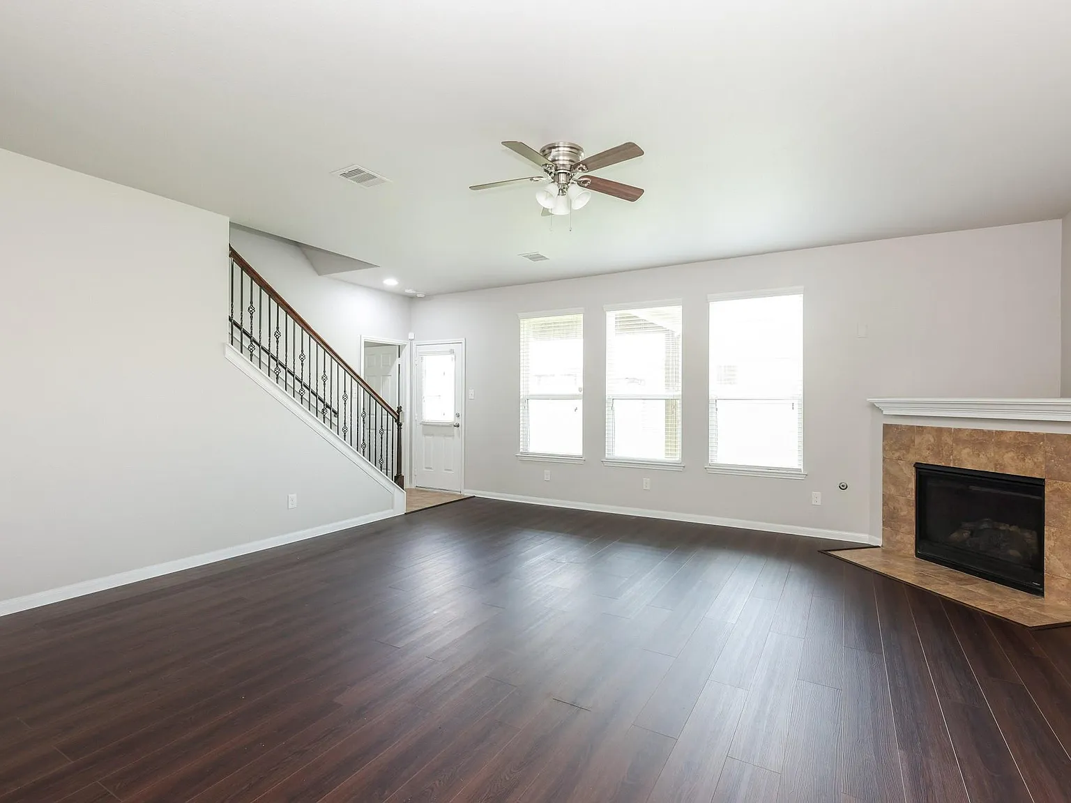 4 bed, 3.0 bath, 2512 sqft, $2,500 — Photo 3