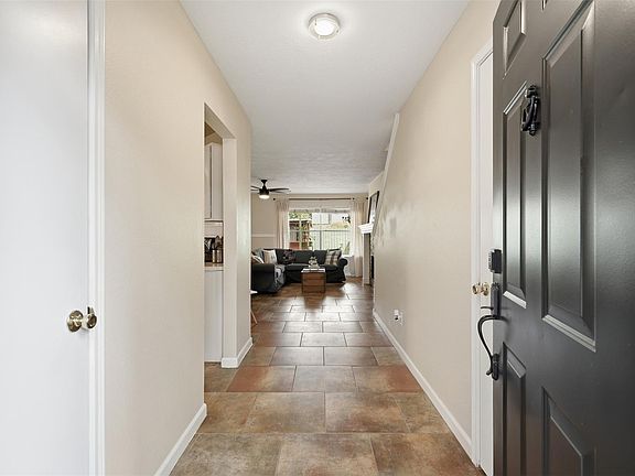 4th image of 807 Oak West Dr