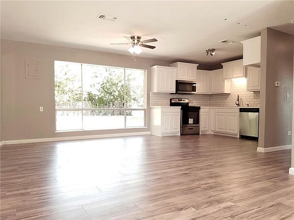 3rd image of 6204 Loydhill Ln