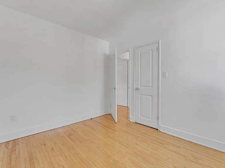 389 Yonge St #401-3 — Photo 6