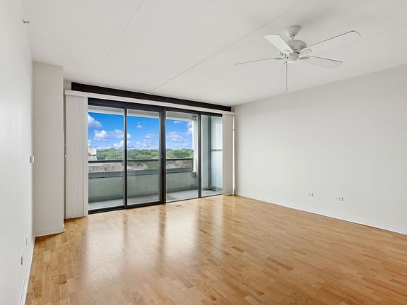 5th image of 900 Chicago Ave Unit 613