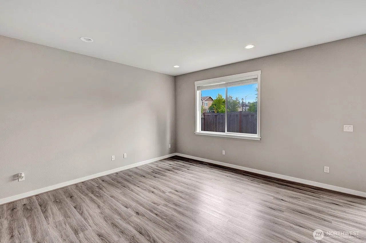 4 bed, 2.5 bath, 1742 sqft, $2,995 — Photo 2
