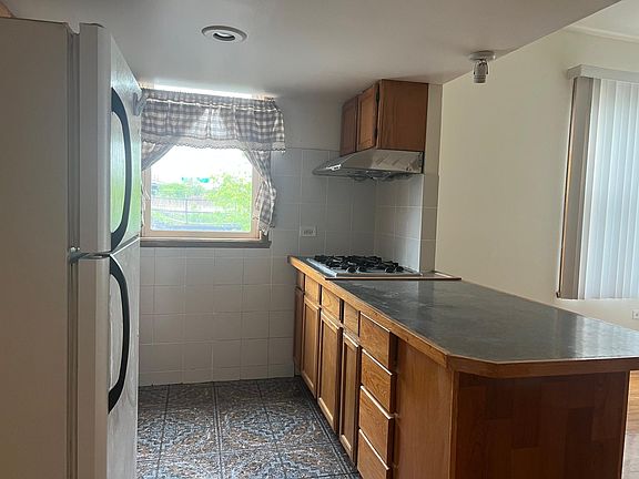 Gas stove top/cooking range, but no oven.