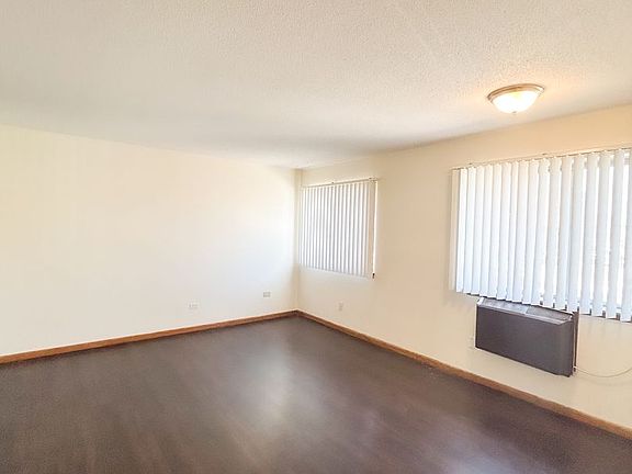 3rd image of 2001 Bryant Ave S APT 212
